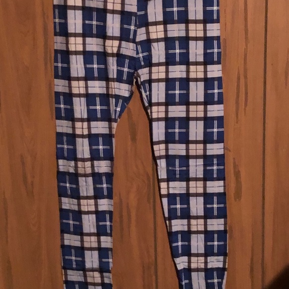Comfy pants in plaid - Picture 2 of 6